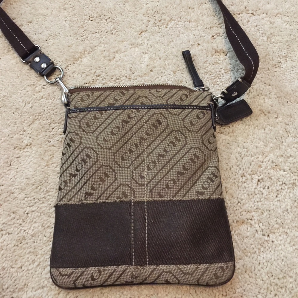 Brown coach cross body purse. Excellent condition and well maintained